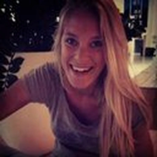 Claudia B. · Gymnasiallehrerin